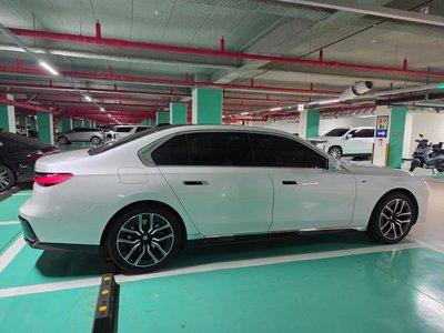 2024 BMW 7 SERIES photo 3