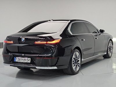 BMW 7 SERIES - 2