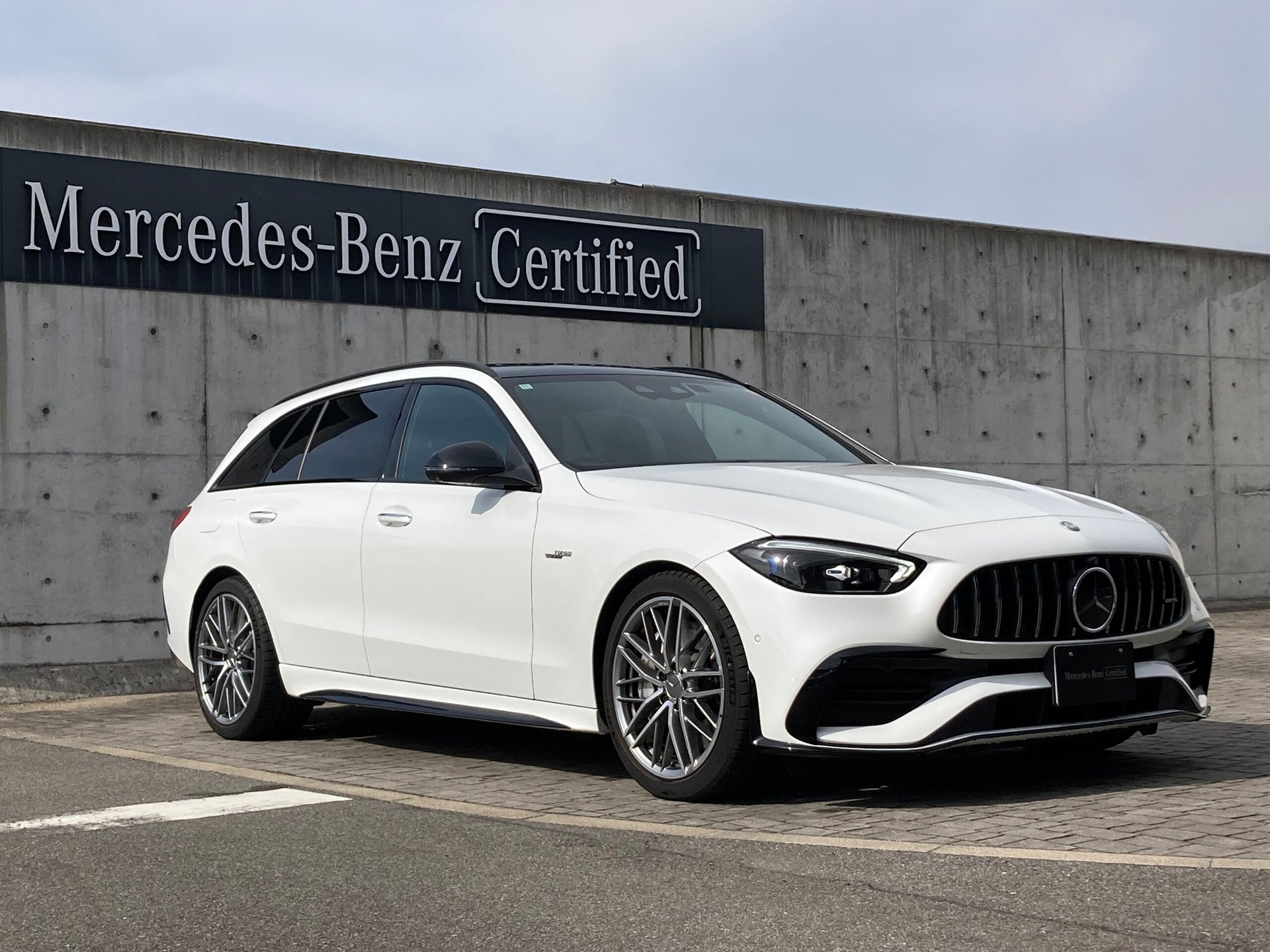 MERCEDES-BENZ C-CLASS AMG - View 1