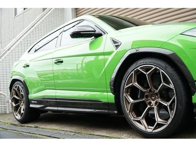 LAMBORGHINI URUS - 7