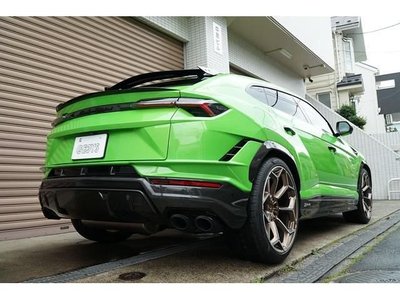 LAMBORGHINI URUS - 2