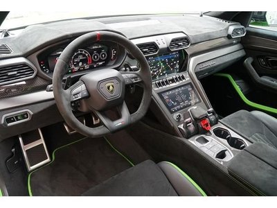 LAMBORGHINI URUS - 8