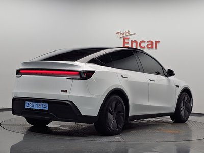 2025 Tesla MODEL Y photo 2