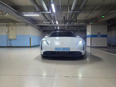 2021 Porsche TAYCAN 照片 2