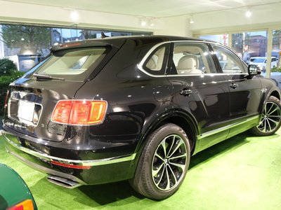 BENTLEY BENTAYGA - 8