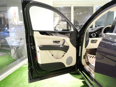 BENTLEY BENTAYGA - 10