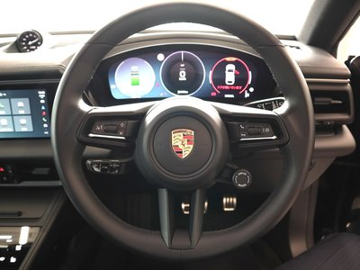PORSCHE MACAN - 9