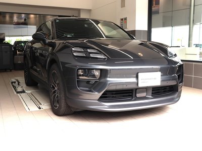 PORSCHE MACAN - 3