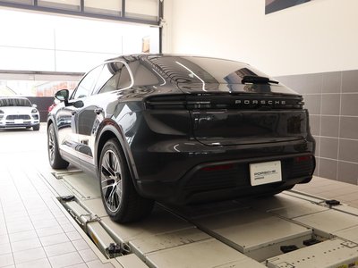 PORSCHE MACAN - 4