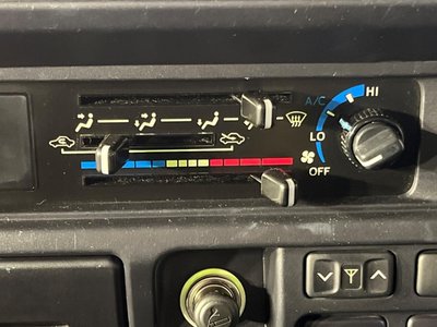 TOYOTA LAND CRUISER 70 - 7