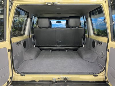 TOYOTA LAND CRUISER 70 - 10