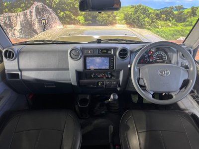 TOYOTA LAND CRUISER 70 - 2