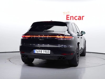 PORSCHE MACAN - 3