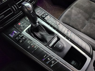 PORSCHE MACAN - 9
