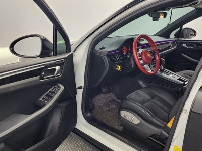 PORSCHE MACAN - 10