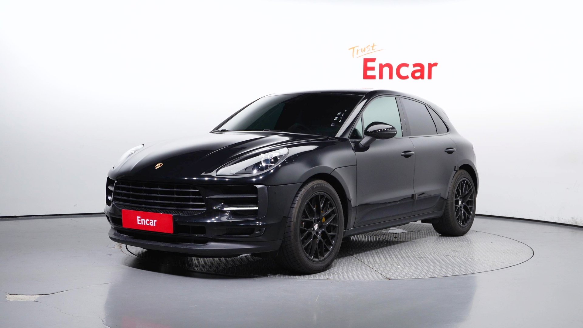 PORSCHE MACAN - View 1