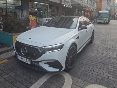 MERCEDES-BENZ E-CLASS - 1