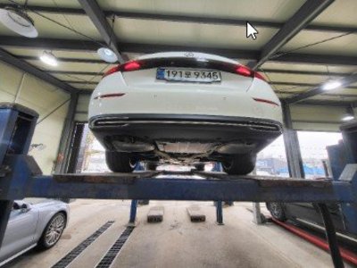 MERCEDES-BENZ E-CLASS - 2