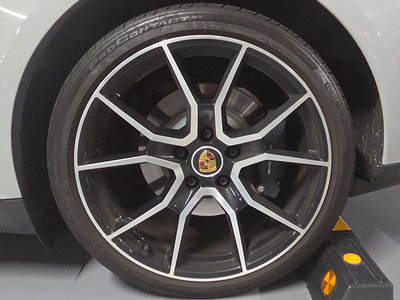 صورة مصغرة 14 لـ 2023 Porsche TAYCAN