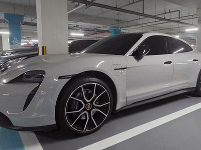 صورة 2 لـ 2023 Porsche TAYCAN