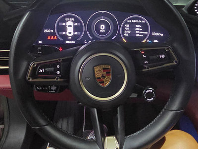 صورة 7 لـ 2023 Porsche TAYCAN