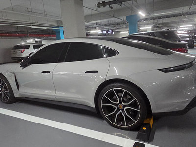 صورة 3 لـ 2023 Porsche TAYCAN