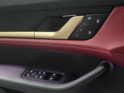 صورة 10 لـ 2023 Porsche TAYCAN