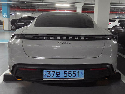 صورة 4 لـ 2023 Porsche TAYCAN