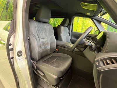 2025 Toyota ALPHARD photo 9
