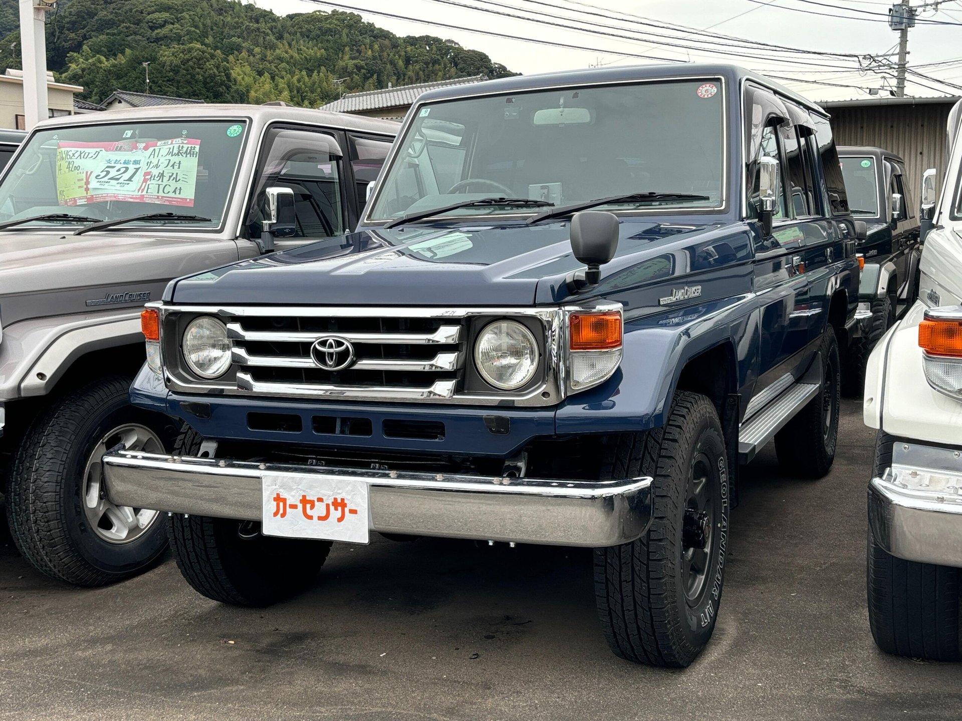 TOYOTA LAND CRUISER 70 - View 1