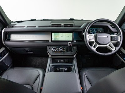 LAND ROVER DEFENDER - 2