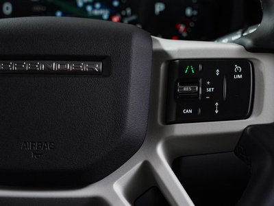 LAND ROVER DEFENDER - 4