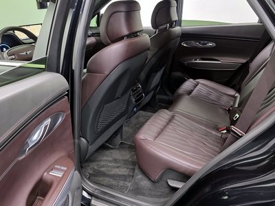2021 Genesis GV70 — миниатюра 17
