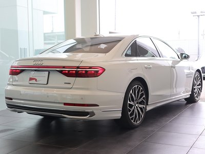 AUDI A8 - 8