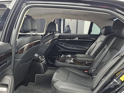 2021 Genesis G90 — миниатюра 18