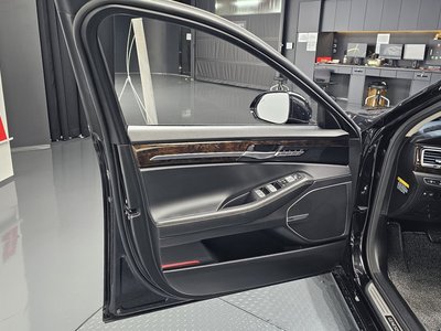 2021 Genesis G90 — миниатюра 14