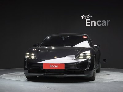 2021 Porsche TAYCAN 照片 2