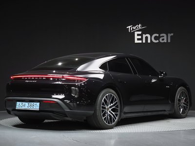 2021 Porsche TAYCAN 照片 3