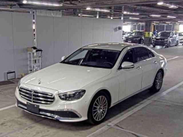 MERCEDES-BENZ E-CLASS - View 1
