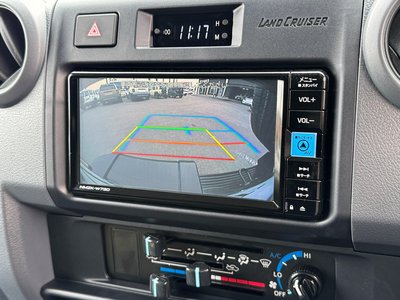 TOYOTA LAND CRUISER 70 - 4