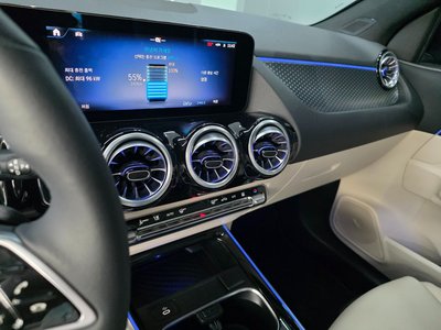 2025 Mercedes-BENZ EQA — миниатюра 15