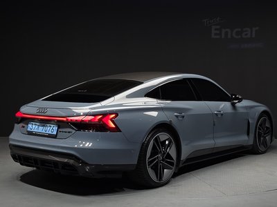 AUDI RS E-TRON GT - 3