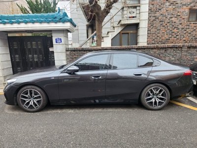 BMW 5 SERIES - 4