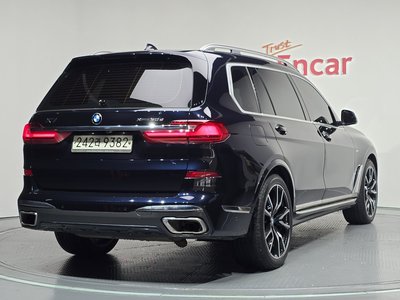 2020 BMW X7 photo 3