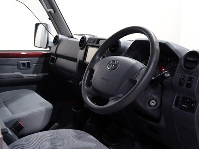 TOYOTA LAND CRUISER - 10