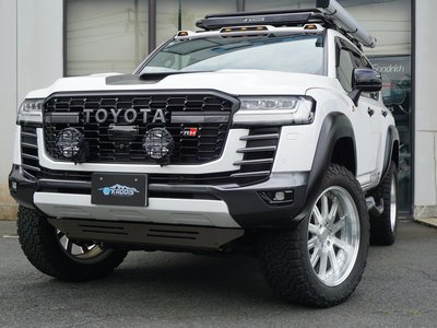TOYOTA LAND CRUISER 300 - 1
