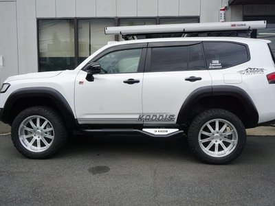 TOYOTA LAND CRUISER 300 - 10