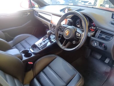 2023 Porsche MACAN photo 9