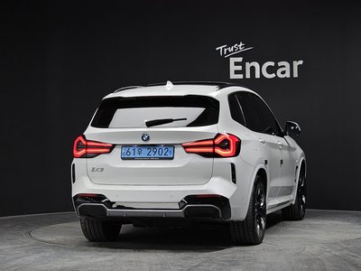 BMW IX3 - 4