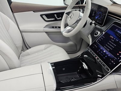 MERCEDES-BENZ EQE - 9